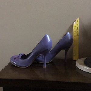 BCBG Paris sz 7B lilac 3” heels